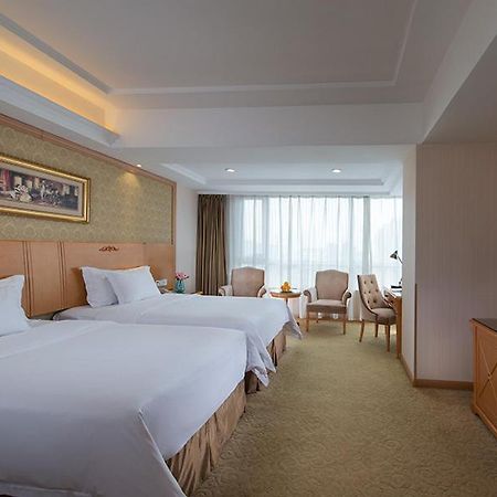 Vienna International Hotel Shenyang Railway Station מראה חיצוני תמונה