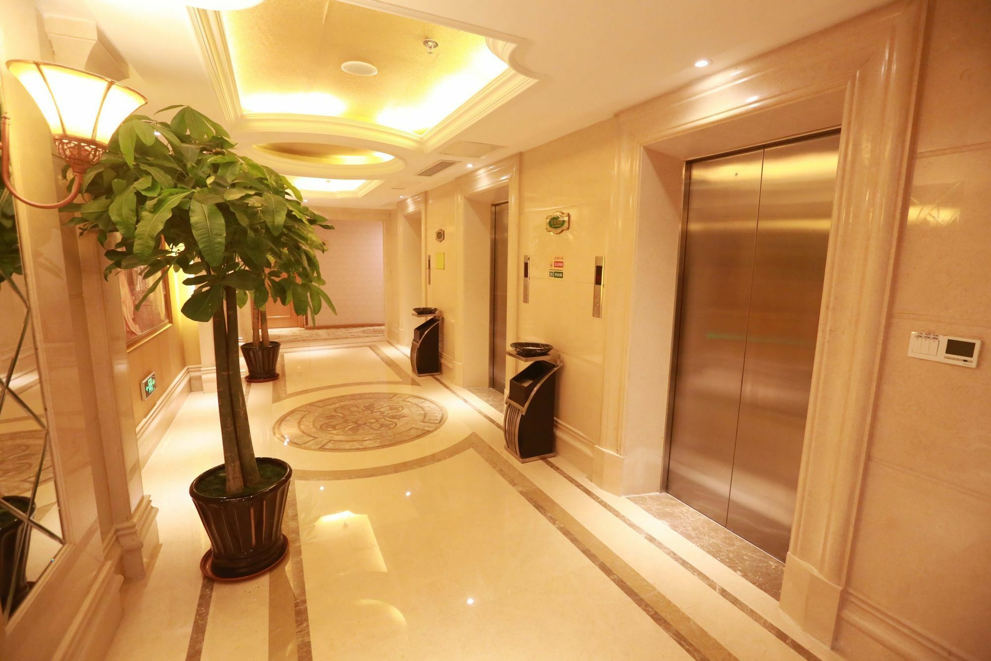 Vienna International Hotel Shenyang Railway Station מראה חיצוני תמונה