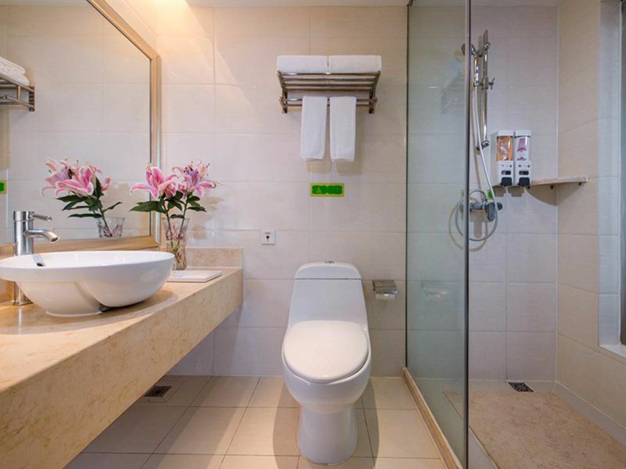 Vienna International Hotel Shenyang Railway Station מראה חיצוני תמונה