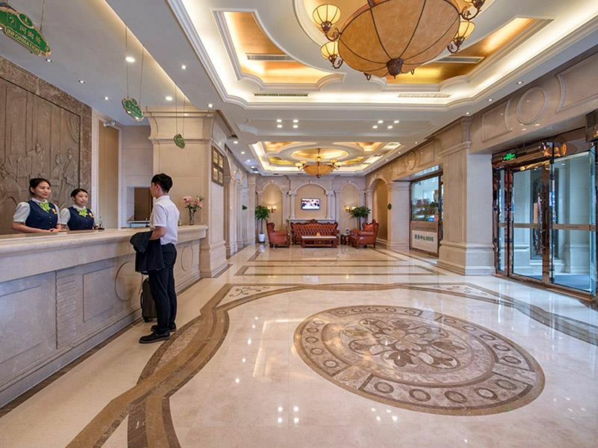Vienna International Hotel Shenyang Railway Station מראה חיצוני תמונה